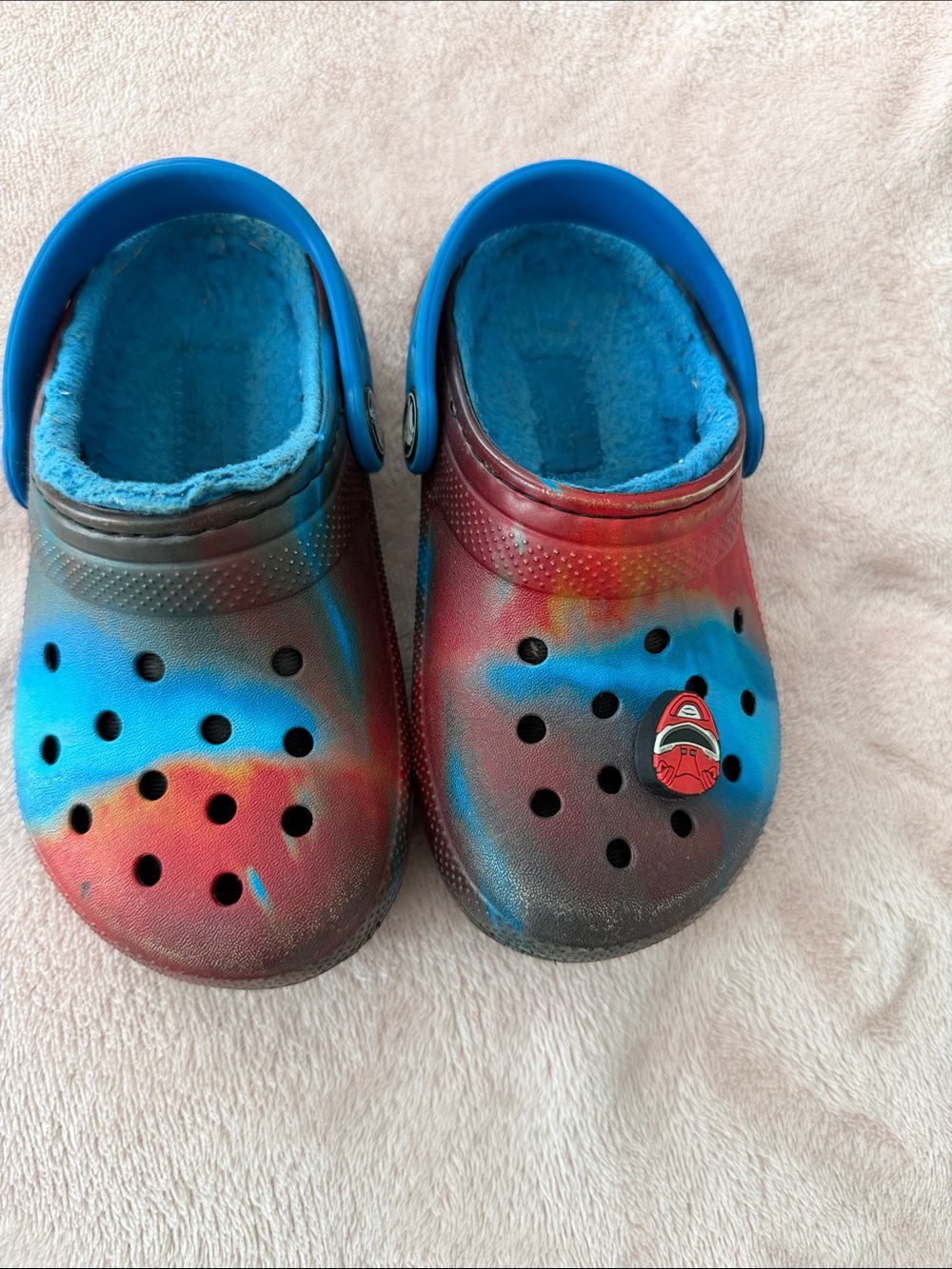 CROCS Kids Tie-Dye Blue and Red Fuzzy Lined Clogs